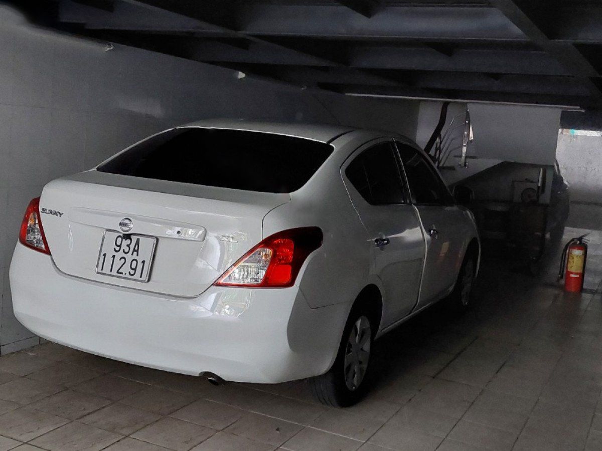 Bán xe Nissan Sunny XL 1.5 MT năm 2018, màu trắng xe gia đình