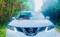 Nissan X trail 2.0 2WD 2016 - Cần bán lại xe Nissan X trail 2.0 2WD năm 2016, màu trắng